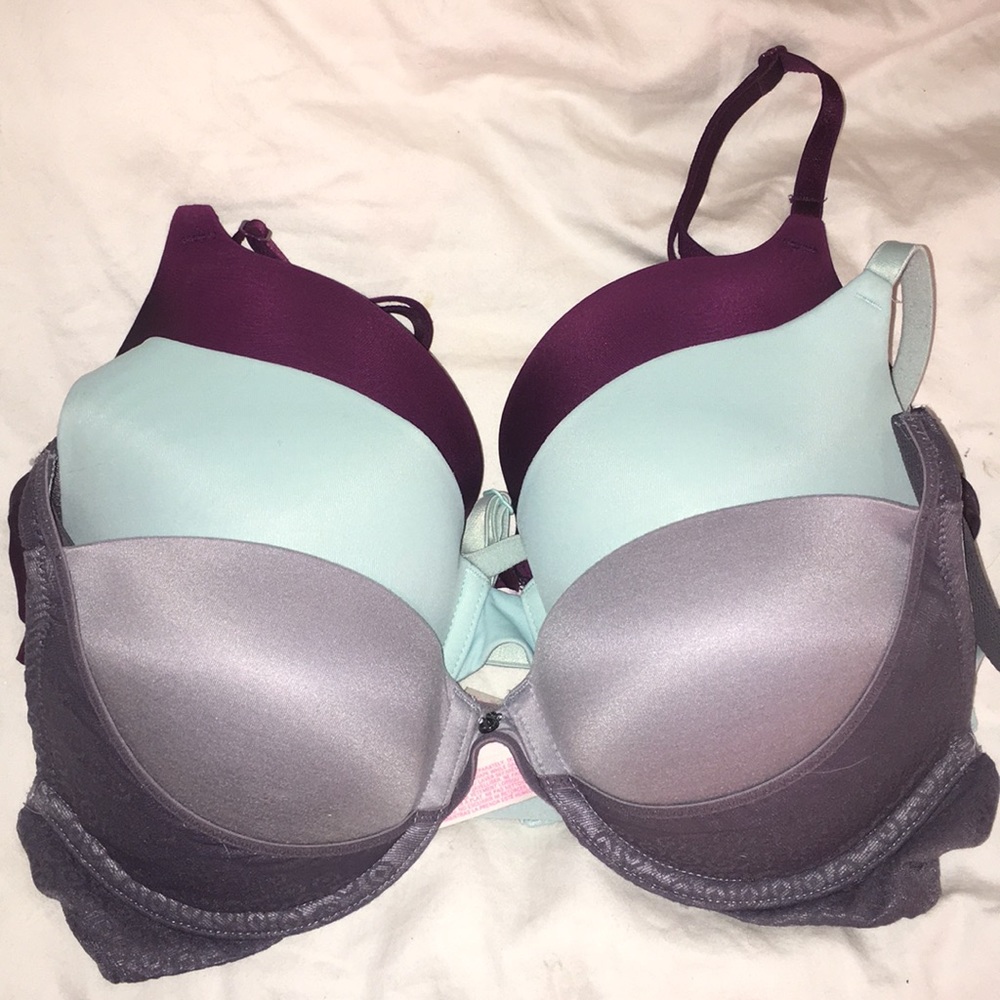 3 Victoria’s Secret bras